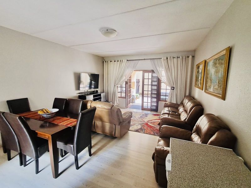 Townhouse For Sale in Northwold - Photo 9