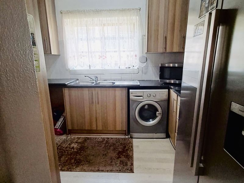 Townhouse For Sale in Northwold - Photo 8