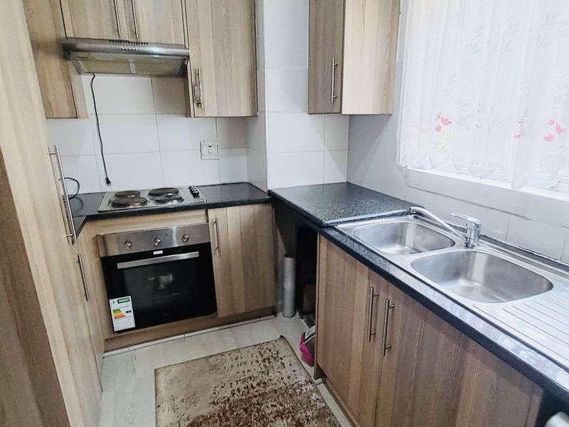 Townhouse For Sale in Northwold - Photo 7