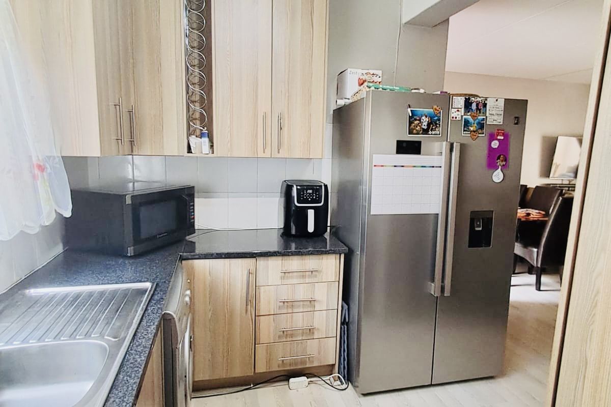 Townhouse For Sale in Northwold - Photo 5