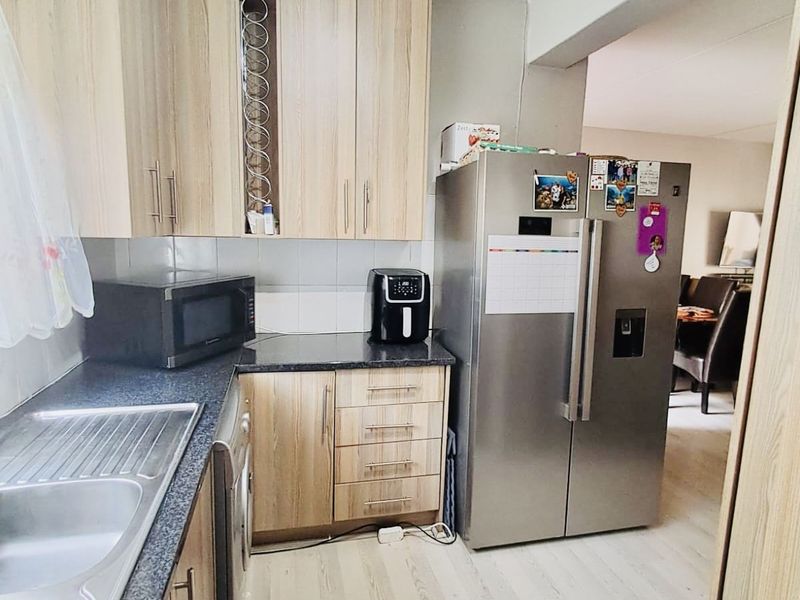 Townhouse For Sale in Northwold - Photo 6