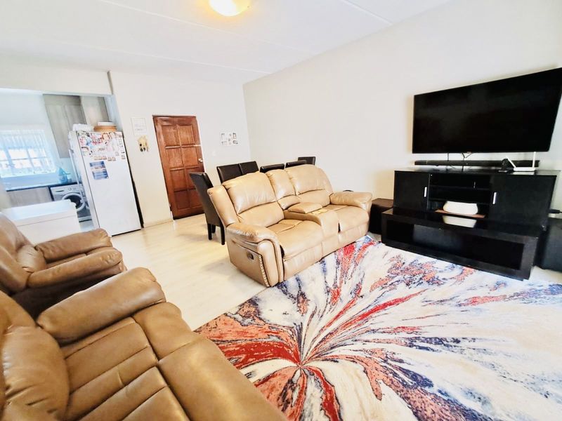 Townhouse For Sale in Northwold - Photo 3