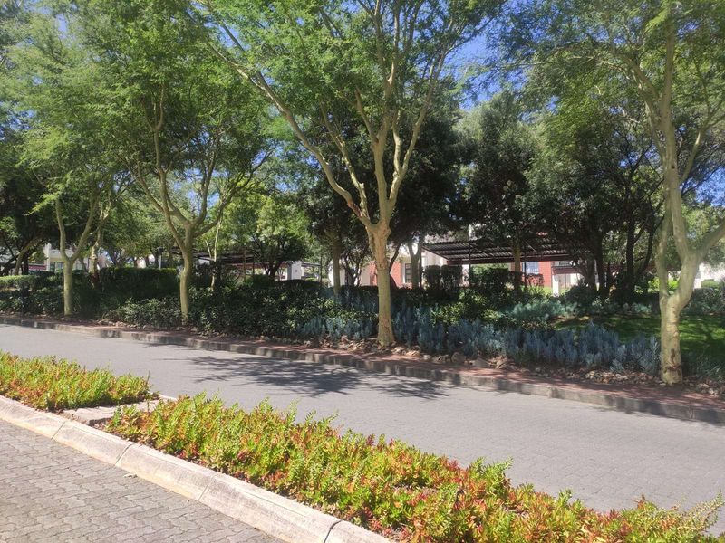 Apartment For Sale in North Riding - Photo 7