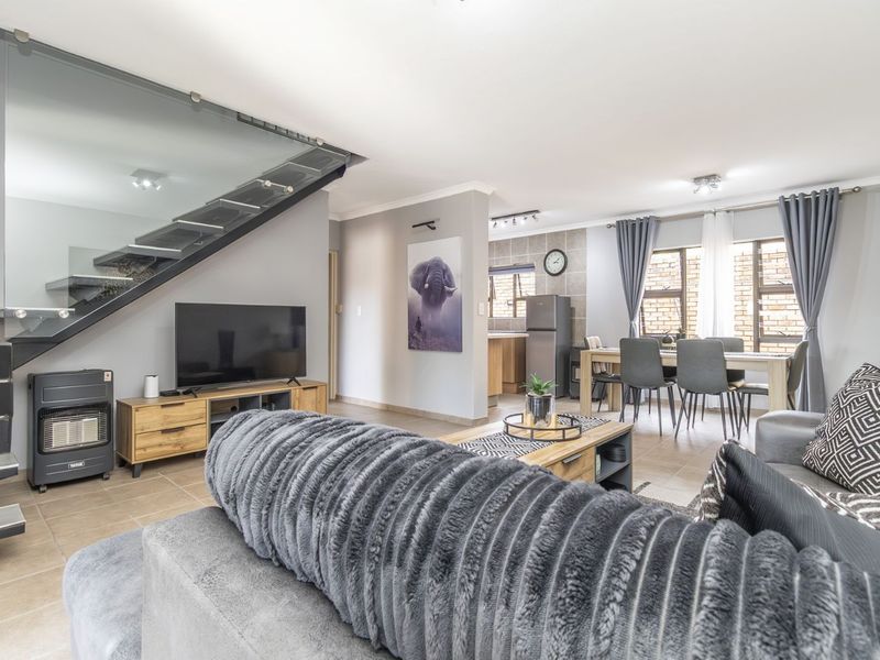 Townhouse For Sale in Willowbrook - Photo 3