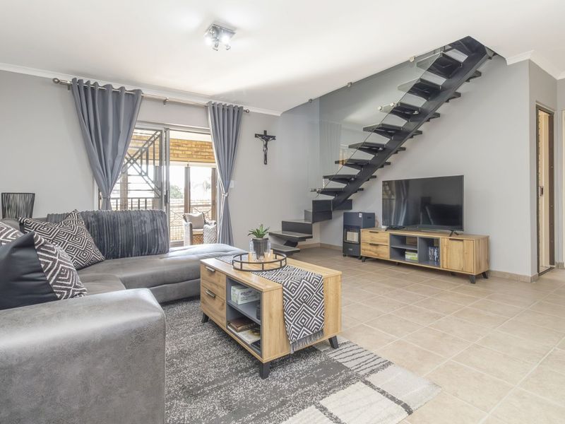 Townhouse For Sale in Willowbrook - Photo 4