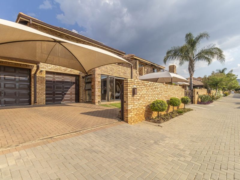 Townhouse For Sale in Willowbrook - Photo 2