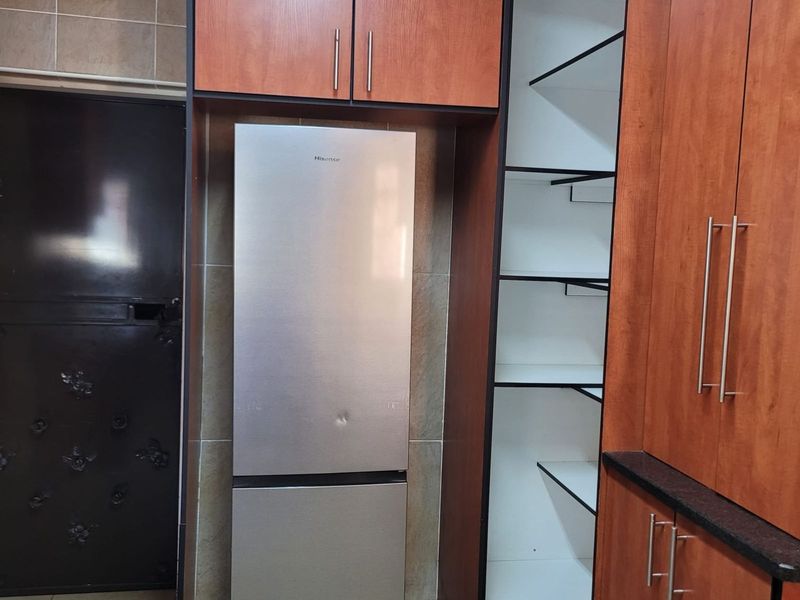 Townhouse For Sale in Die Heuwel - Photo 4