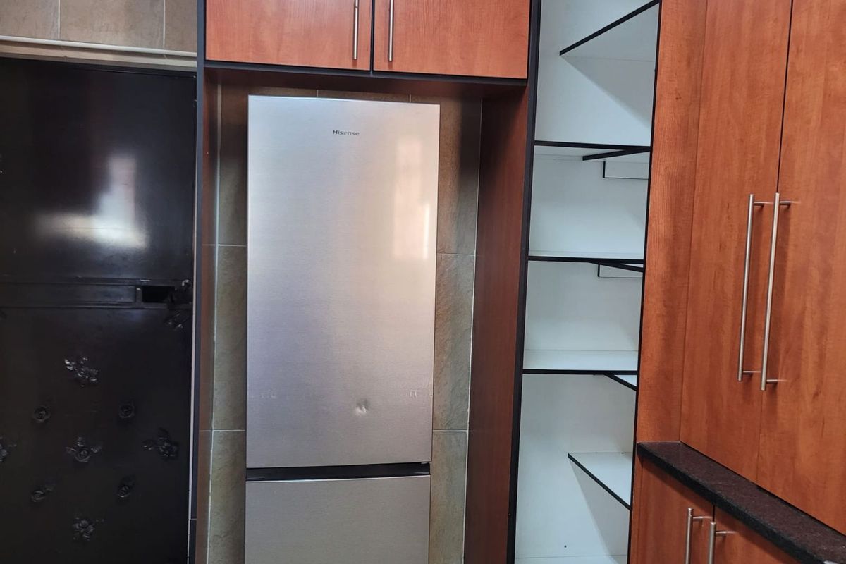 Townhouse For Sale in Die Heuwel - Photo 4