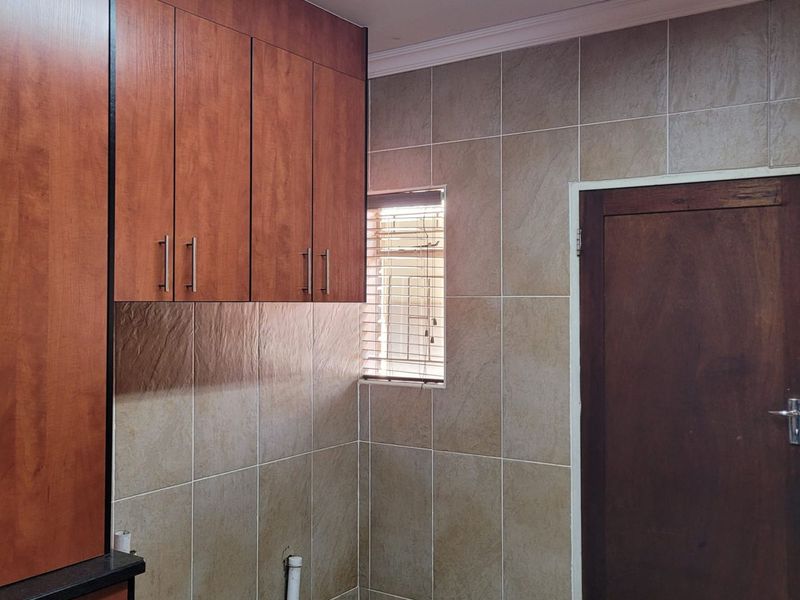 Townhouse For Sale in Die Heuwel - Photo 7