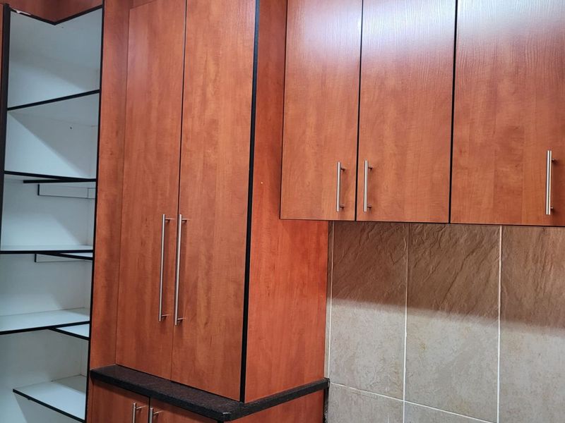 Townhouse For Sale in Die Heuwel - Photo 6