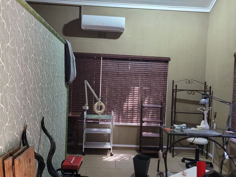 Townhouse For Sale in Die Heuwel - Photo 10