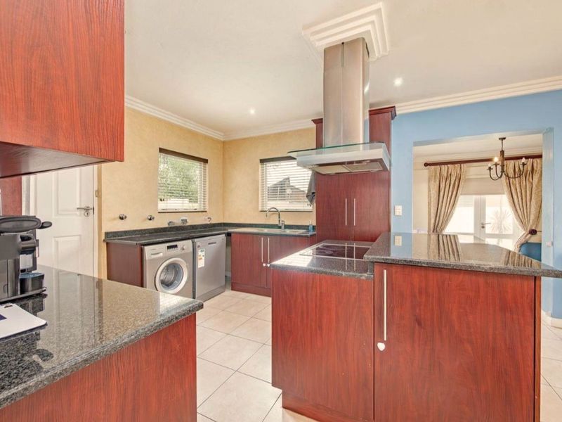 House For Sale in Beverley - Photo 2