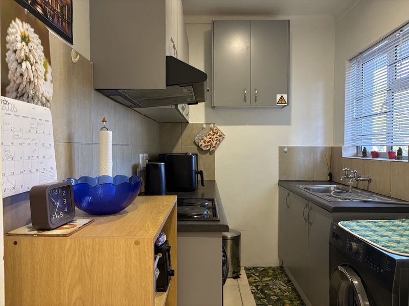 Apartment For Sale in Plumstead - Photo 9