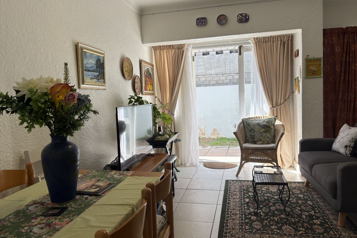 Apartment For Sale in Plumstead - Photo 4