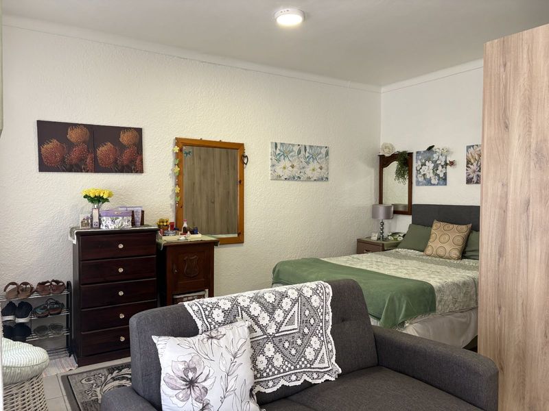 Apartment For Sale in Plumstead - Photo 3