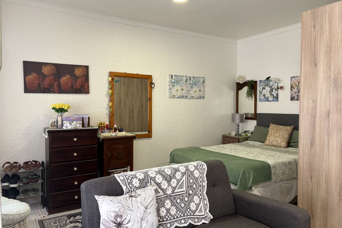 Apartment For Sale in Plumstead - Photo 3