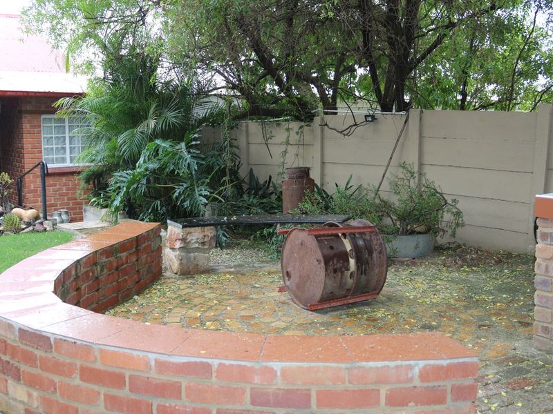 House For Sale in Cullinan Central - Photo 2