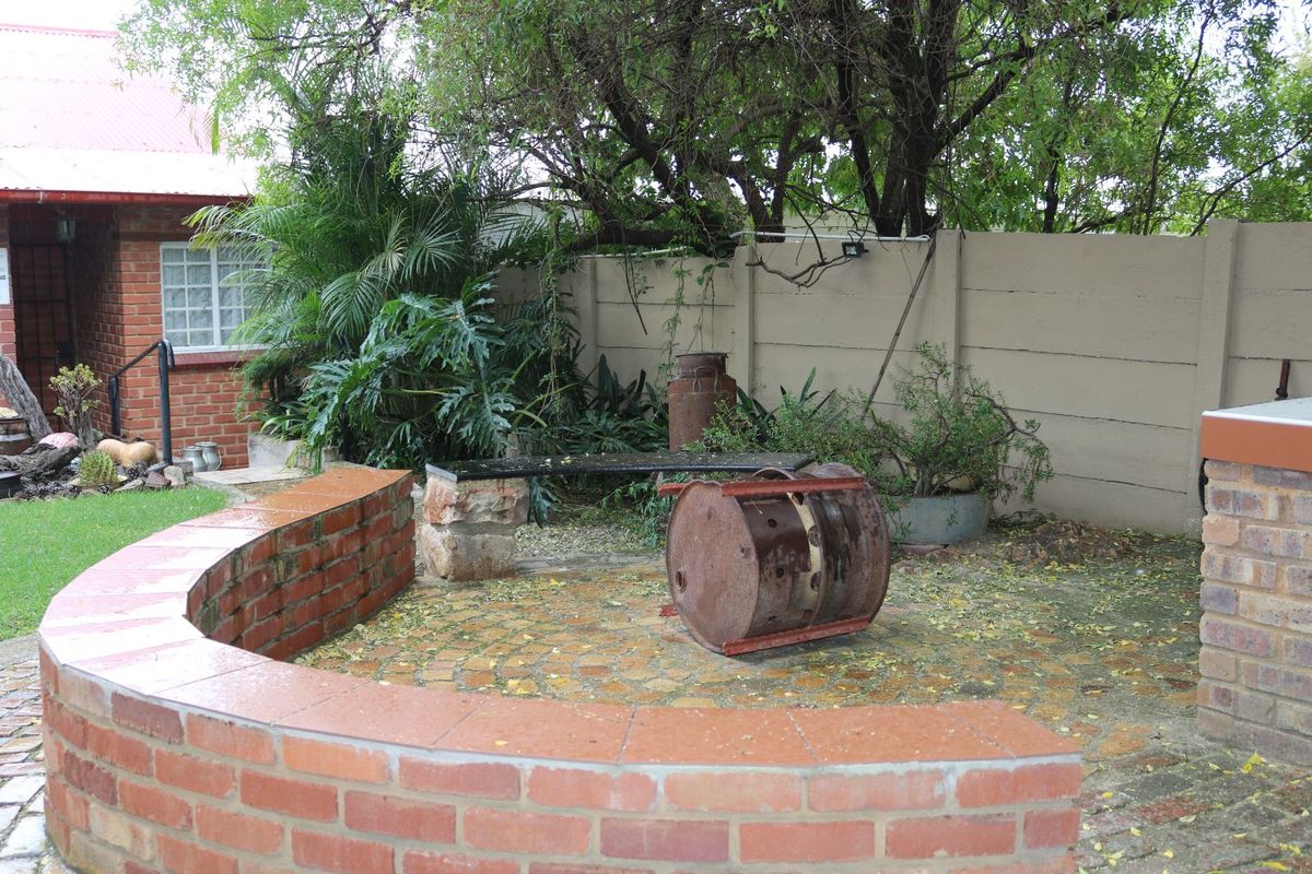 House For Sale in Cullinan Central - Photo 2