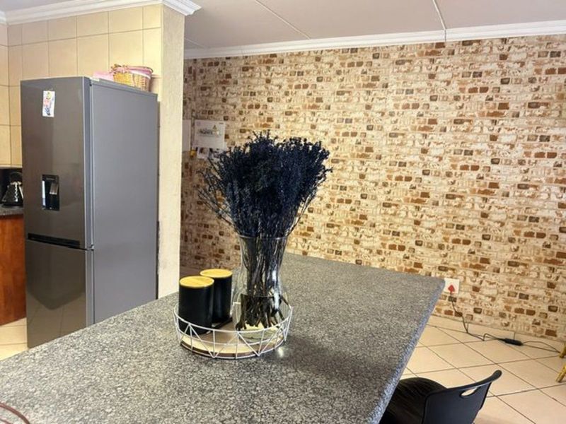 House For Sale in Northgate - Photo 5