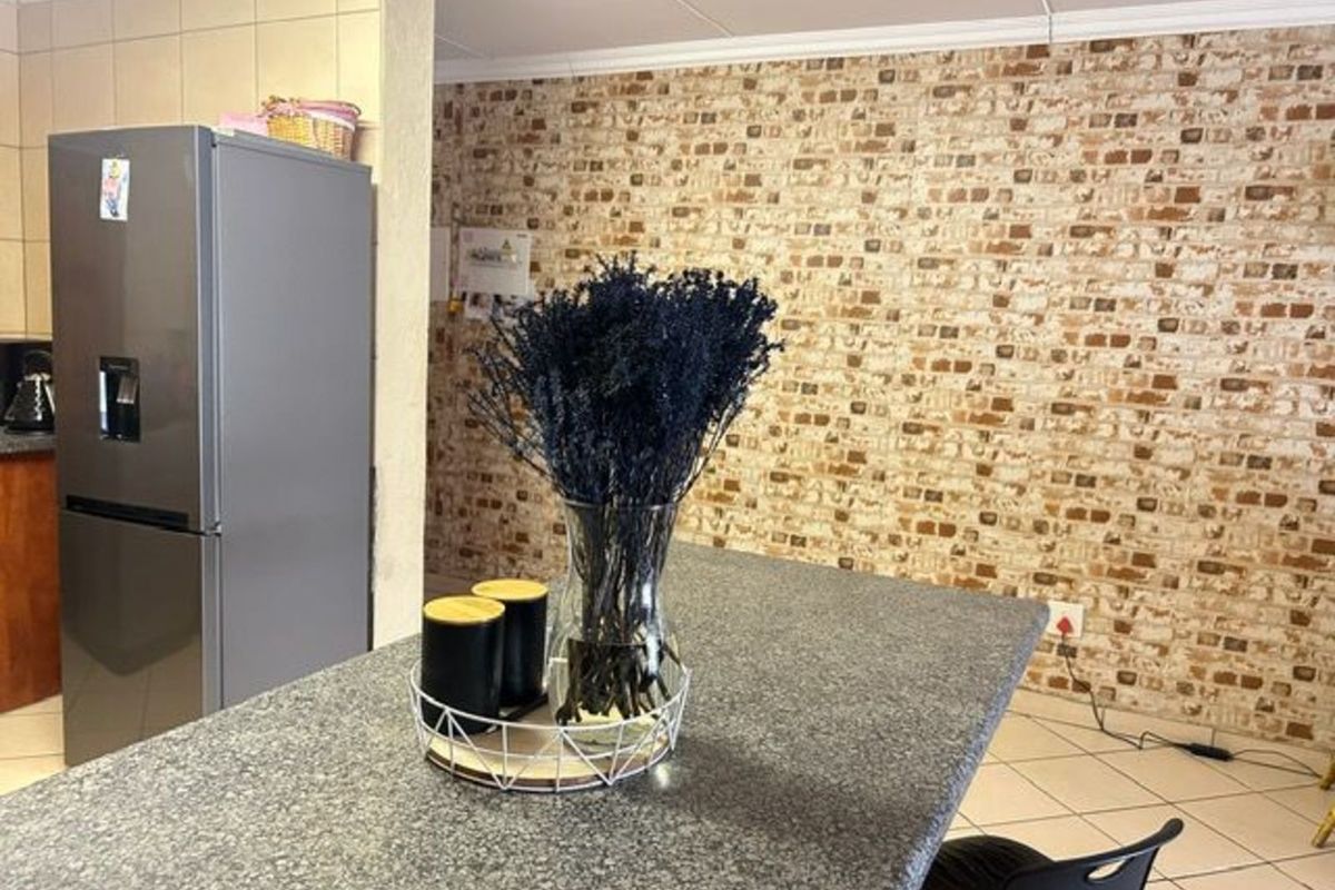 House For Sale in Northgate - Photo 5
