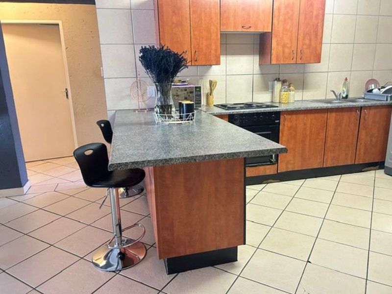 House For Sale in Northgate - Photo 3