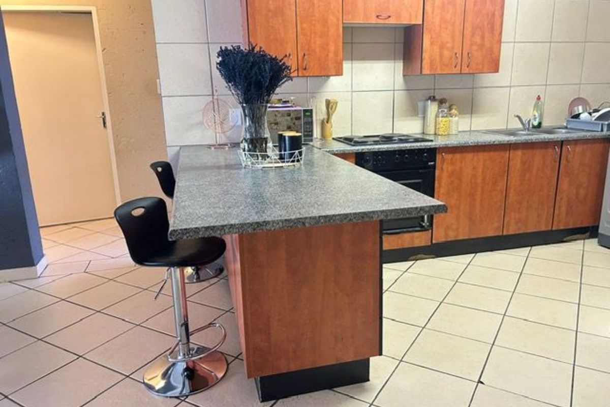 House For Sale in Northgate - Photo 3