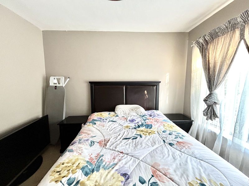 Apartment For Sale in Faerie Glen - Photo 6