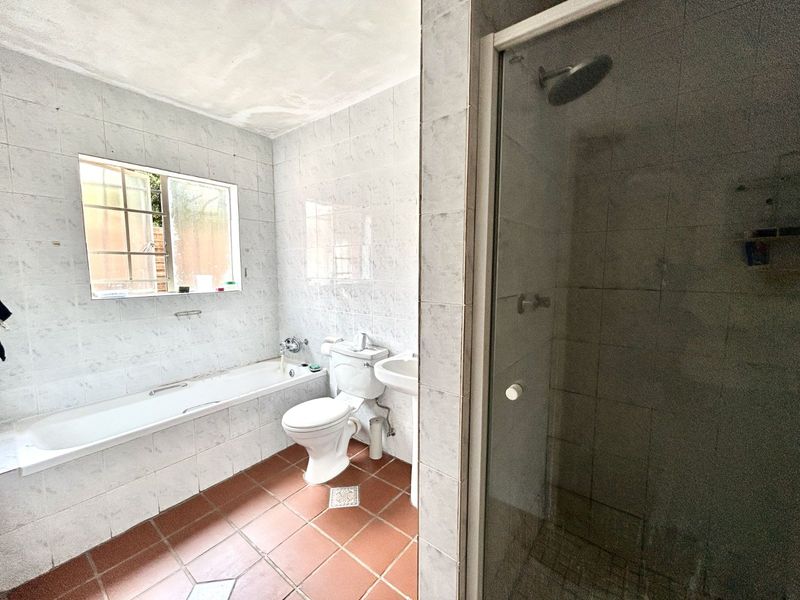 Apartment For Sale in Faerie Glen - Photo 9