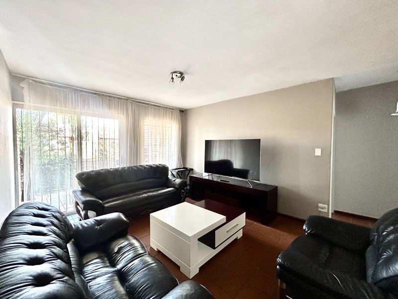 Apartment For Sale in Faerie Glen - Photo 2