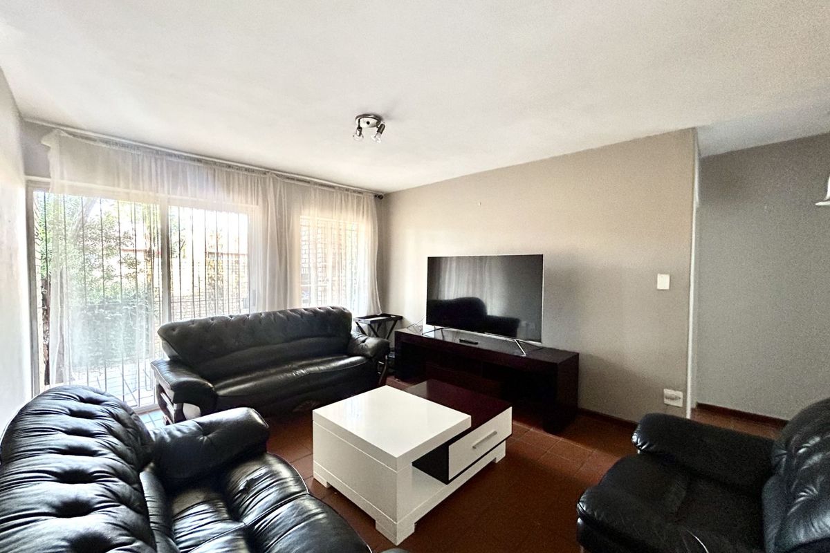 Apartment For Sale in Faerie Glen - Photo 2