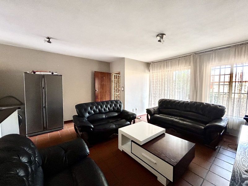 Apartment For Sale in Faerie Glen - Photo 3