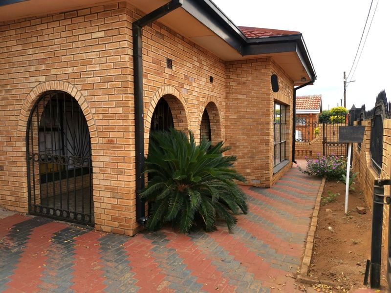 House For Sale in Mabopane Central - Photo 5