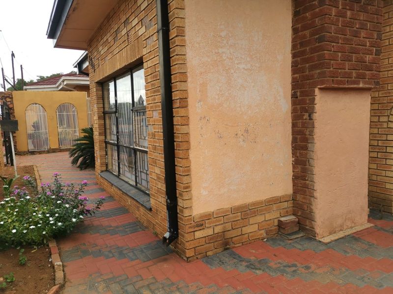 House For Sale in Mabopane Central - Photo 9