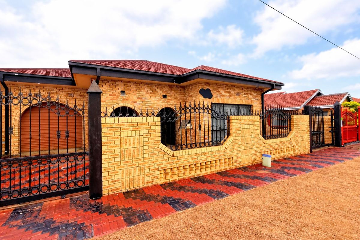 House For Sale in Mabopane Central - Photo 4