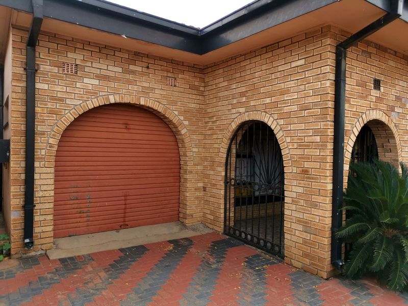 House For Sale in Mabopane Central - Photo 6