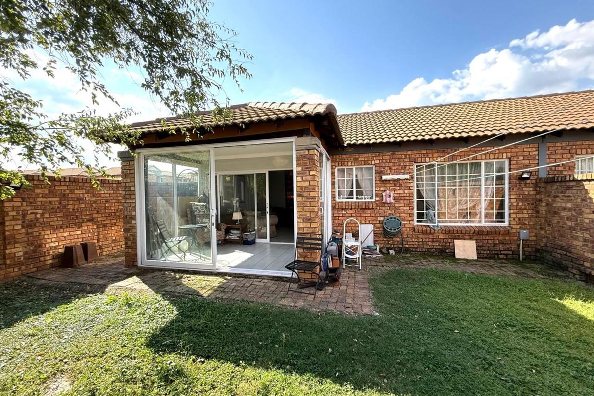 Townhouse For Sale in Pretoria West - Photo 2