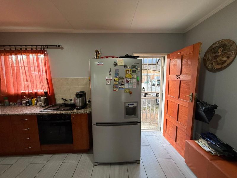 Townhouse For Sale in Pretoria West - Photo 5