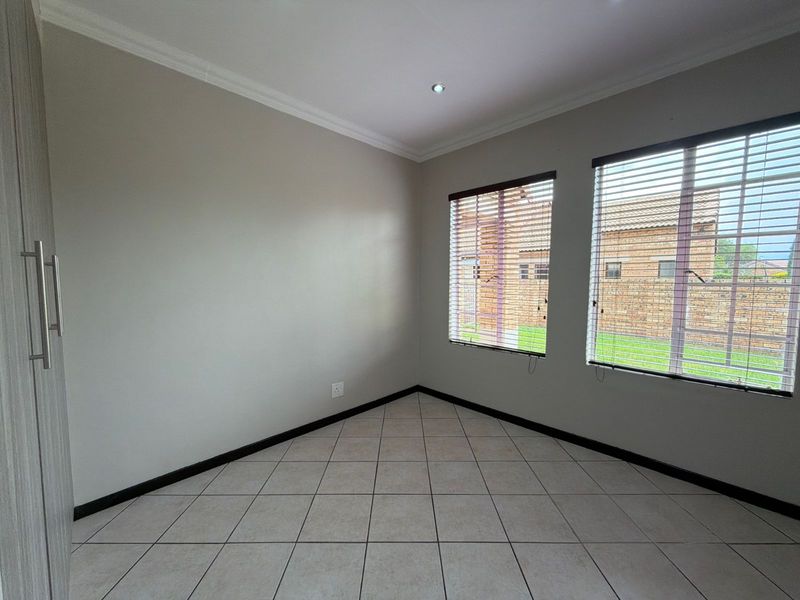 House For Sale in Monavoni - Photo 7