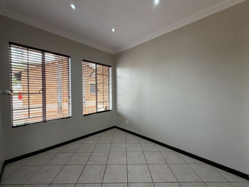 House For Sale in Monavoni - Photo 9