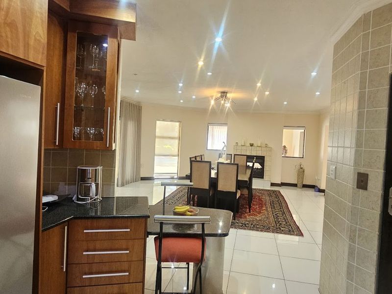 House For Sale in Carlswald - Photo 6