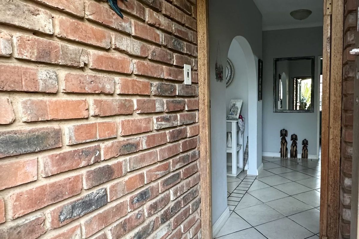 House For Sale in Dorandia - Photo 2