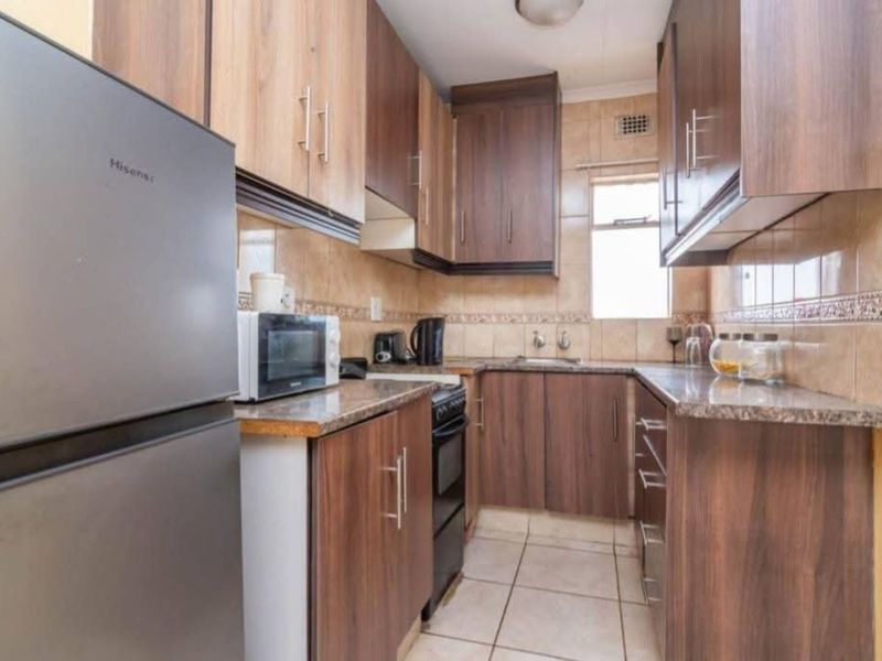 Apartment For Sale in Roodepoort - Photo 2