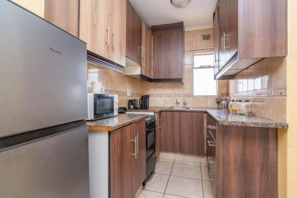 Apartment For Sale in Roodepoort - Photo 2