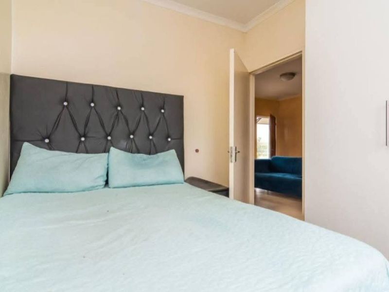 Apartment For Sale in Roodepoort - Photo 6