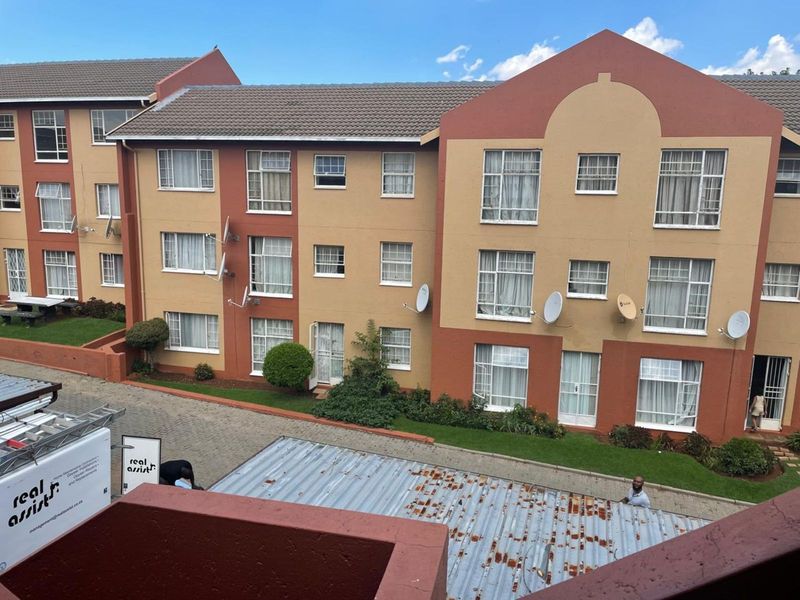 House For Sale in Weltevreden Park - Photo 2