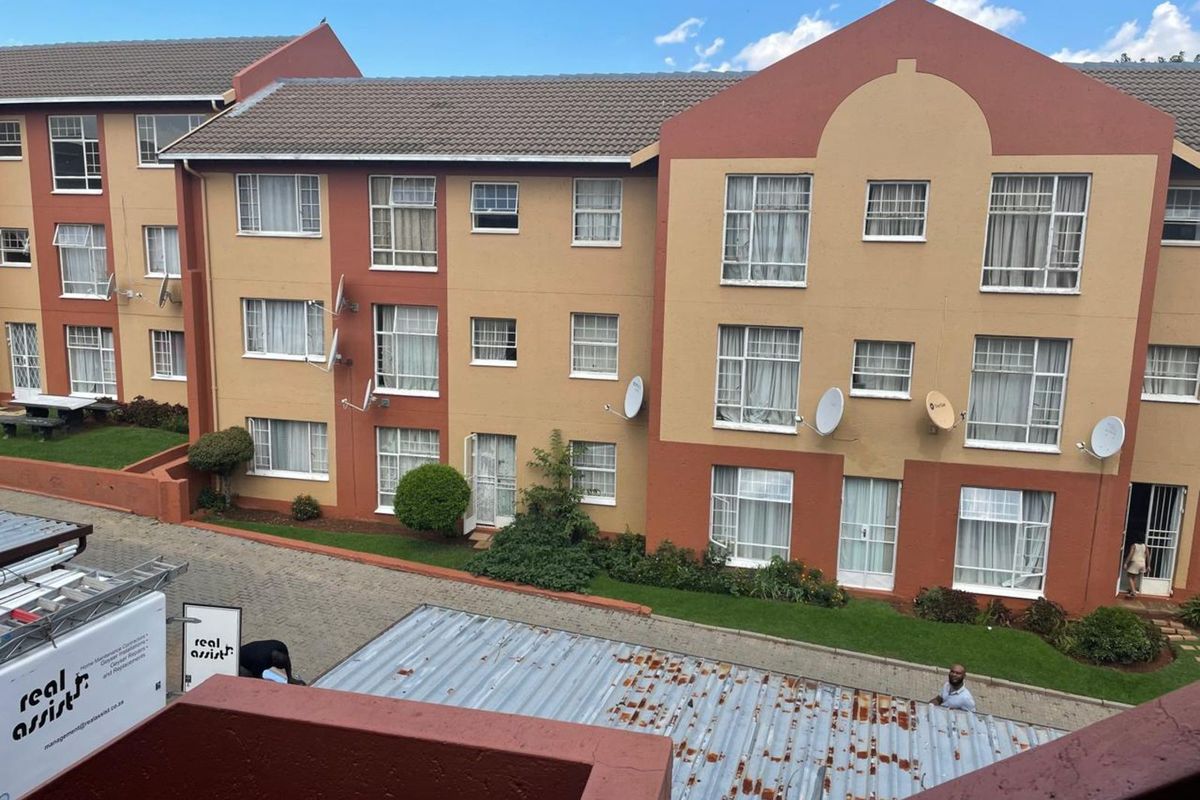 House For Sale in Weltevreden Park - Photo 2