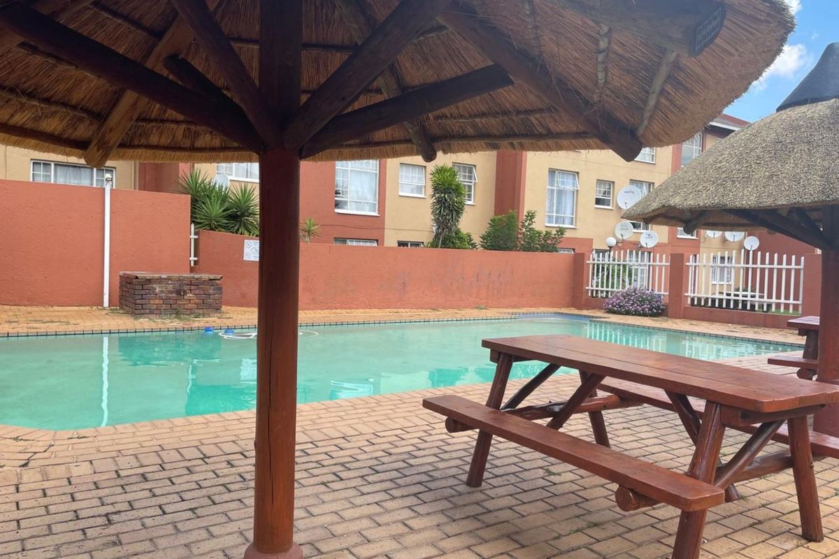 House For Sale in Weltevreden Park - Photo 5