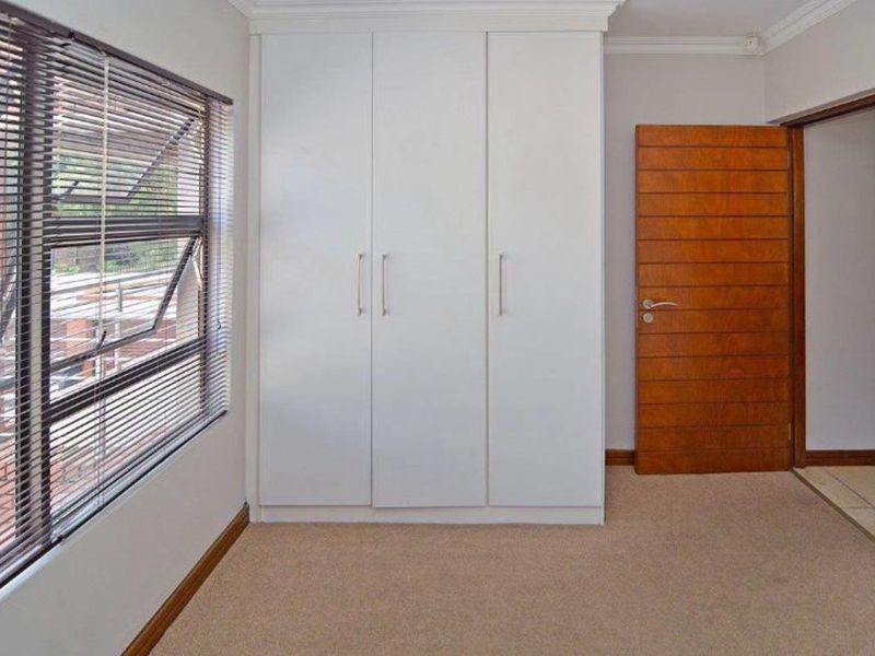 Apartment For Sale in Blackheath - Photo 5
