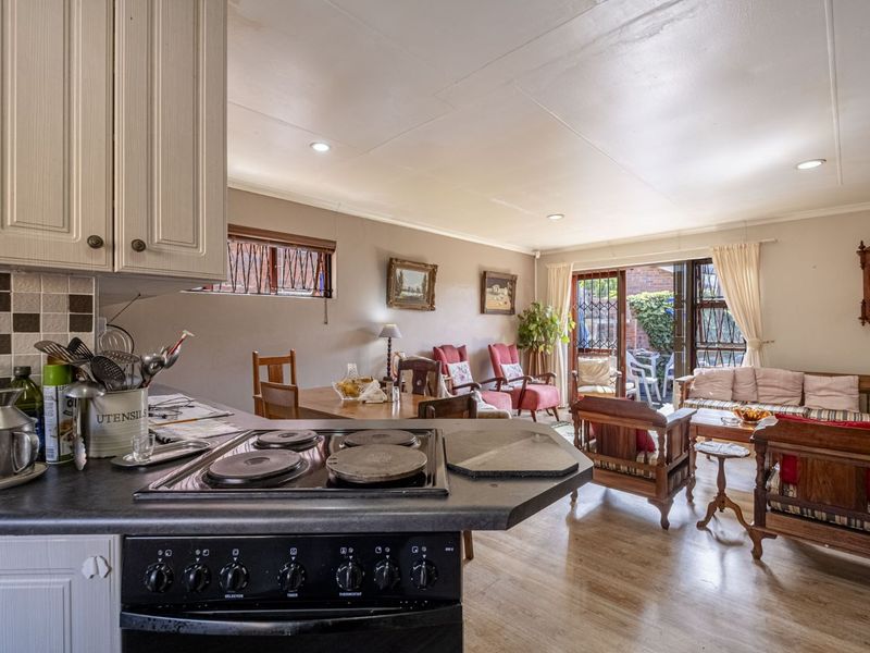 Townhouse For Sale in Springfield - Photo 3