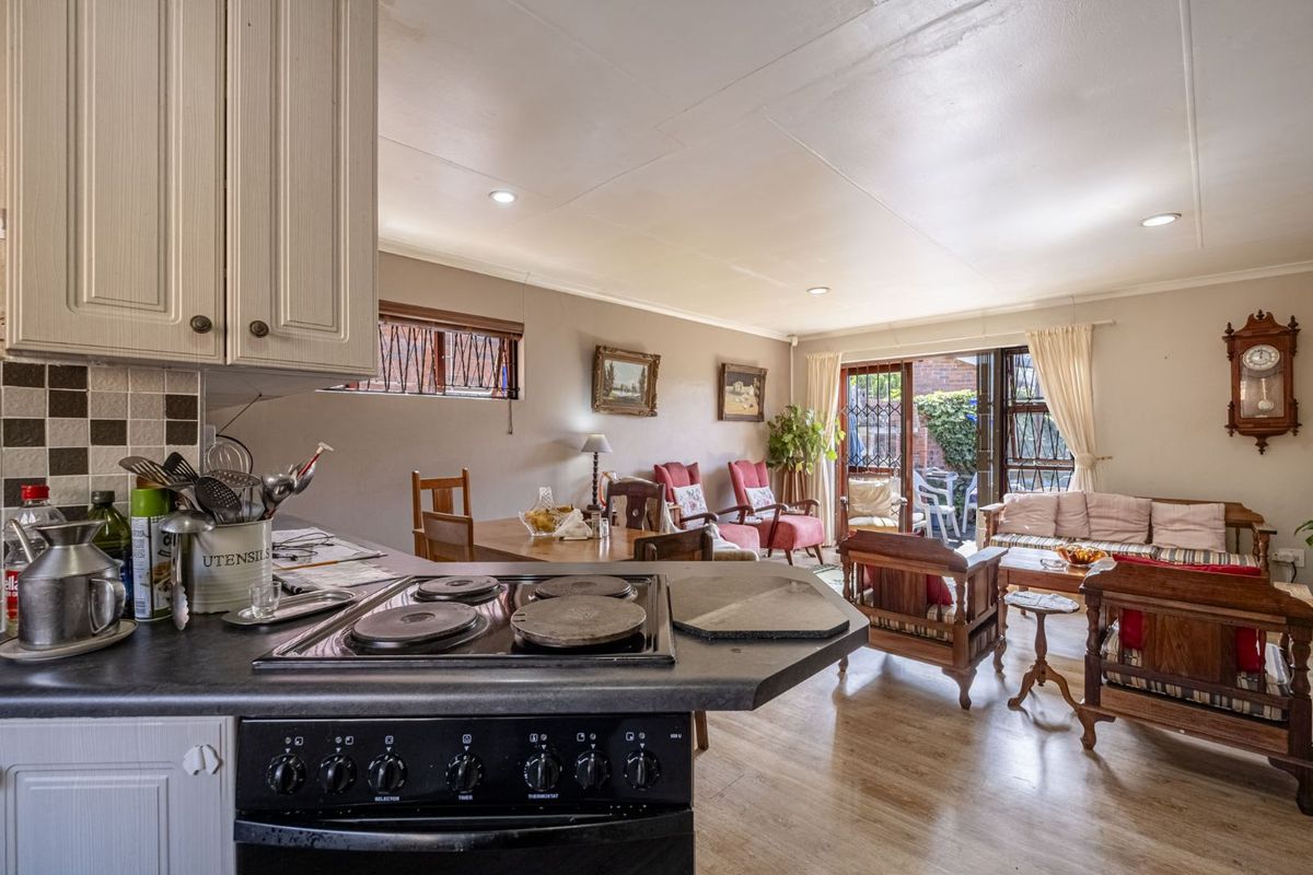 Townhouse For Sale in Springfield - Photo 3